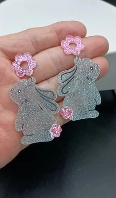 Пасхальный кролик подвеской серьги-гвоздики праздник весна розовый цветок серый смолы блестящий  - Изображение 1 из 4