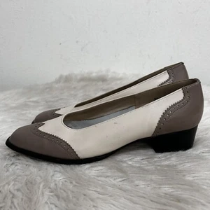 Magadesians Wingtip Pumps Heels Size 10 White Taupe Mod Party Wedding Secretary - Picture 1 of 11