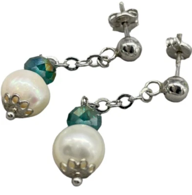 Orecchini donna pendenti perle naturali bianche e cristalli verdi in argento 925 - Immagine 1 di 4