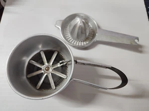 Herramientas de cocina retro vintage de mediados de siglo FOLEY, tamiz y separador de huevos - Imagen 1 de 11