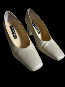 Vintage Via Spiga Ivory Leather Slip-on Classic Block Heel Pumps Made Italy 6 - Picture 1 of 7