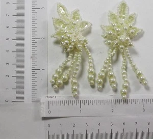 Pair of Faux Pearl Bridal Appliques Leaf Clusters with Tassels Off White - Imagen 1 de 1