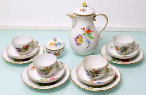 Meissen Blumenmalerei 3 Blumen Goldrand Kaffee Service Tassen Kanne Teller 4 P. - Bild 1 von 22