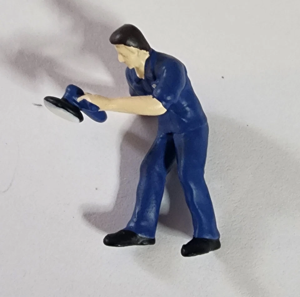 1/64 Man Sanding wearing Blue - Image 1 of 1