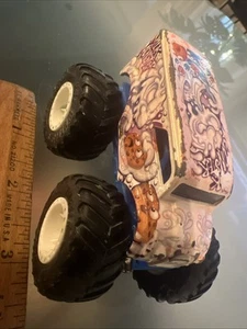 Siehe Gebrauchsspuren - Hot Wheels Monster Jam Trucks MILK MONSTER 1:64 Diecast - Bild 1 von 6