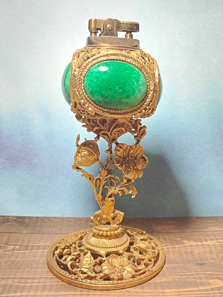 DE COLECCIÓN HERMOSO ENCENDEDOR DE MESA DE METAL FLORAL ORNAMENTADO Cabujones Verdes Foto 1 de 4
