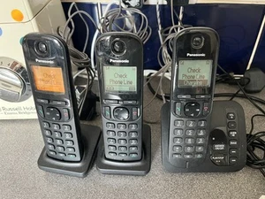 Panasonic KX-TGC413EB Téléphone Numérique Sans Fil avec Bloqueur D'Appels Nuisibles, Tri - Photo 1/2