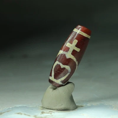 Antiguo colgante amuleto tibetano de cuentas de ágata Dzi "Acuario" del Tíbet 45544 Foto 1 de 4