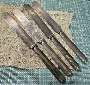 ANTICO 1923 4 Coltelli DUCHESSA Piatto Comunità Tudor COSÌ COM'È, NECESSITA DI LUCIDATURA - Foto 1 di 7