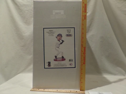 VINTAGE 2003 "ICHIRO" SEATTLE MARINERS-COLOSSAL CLASSICS 18" FIGURE LIMITED ED Cover