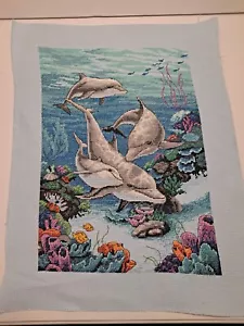Familia completa de delfines Needlepoint bajo el mar. Lona azul. 171/2x131/4 pulgadas - Imagen 1 de 8