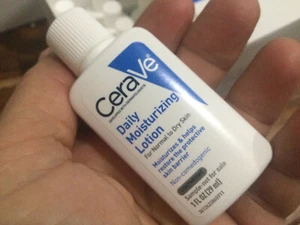 Cerave tägliche feuchtigkeitsspendende Lotion normale bis trockene Haut Reisen 1 flüssige Unze NEU-SET 4 - Bild 1 von 8