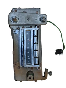 Receptor de radio AM Corvette Original Delco 1963-1964 núcleo o para repuestos - Imagen 1 de 7