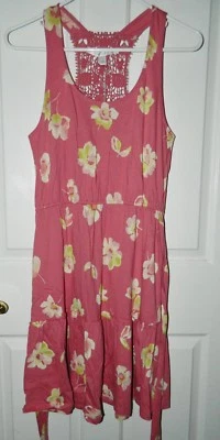 NUEVO CON ETIQUETAS LAUREN CONRAD Hermoso VESTIDO CORAL FLORAL CROCHET con Volantes* S Pequeño NUEVO Foto 1 de 4
