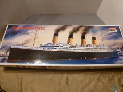 ACEDEMY / MINICRAFT 1/350 TITANIC SHIP #1405 - 30 1/4 IN LENGTH - Image 1 of 4