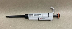 Thermo F1-ClipTip 30-300 μL Einkanalpipette manuell 4641090N Calb. 9/24 - Bild 1 von 6