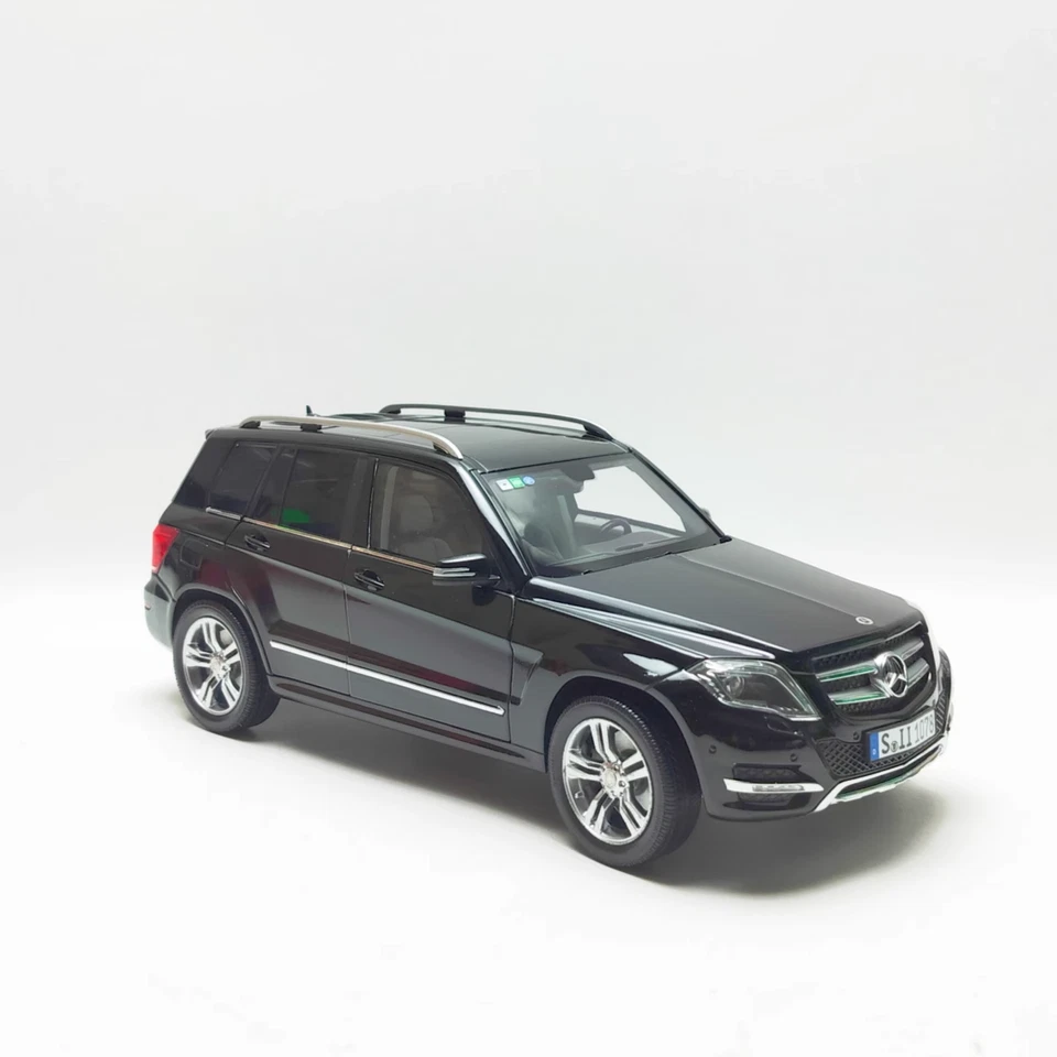 1/18 Mercedes-Benz GLK 300 SUV Diecast Car Model (With Paint Rash) - Image 1 of 4