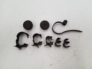 1993 HONDA TRX90 TRX 90 FRAME CHASSIS CLIPS STRAP GROMMETS HARDWARE OEM - Imagen 1 de 7