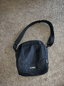 Pacsafe Metrosafe 200 GII Unisex Crossbody Anti-Theft Shoulder Bag Black RFID - Picture 1 of 4