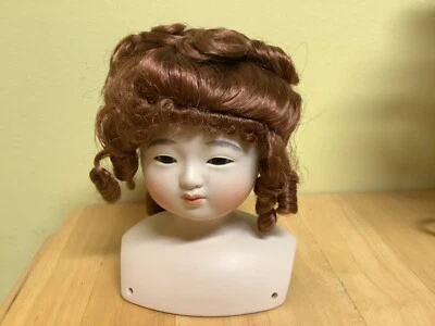 Nuevo en paquete, peluca muñeca IMSCO: el estilo es M-400, el color es castaño rojizo, el tamaño es 12 Foto 1 de 4