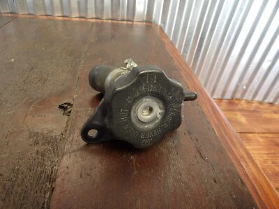 07-17 Yamaha V-Star XVS 1300 RADIATOR CAP W FILL NECK 1B3-12462-00-00 - Imagem 1 de 2