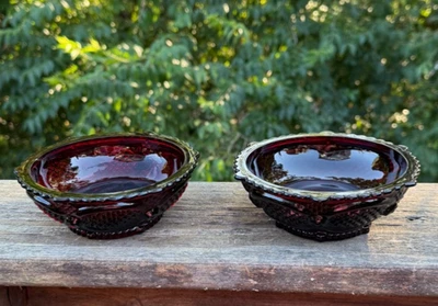Cuencos de bayas de postre Cape Cod de vidrio rojo rubí vintage Avon - Juego de 2 Foto 1 de 2