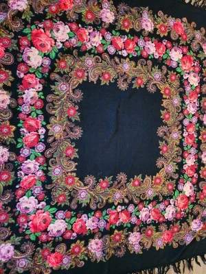 Винтажный шерстяной шарф с красными розами Cottagecore шаль богемная бахрома с цветочным узором 57 дюймов x 53 дюйма - Изображение 1 из 4