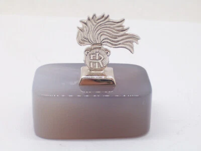 Fiamma dei Carabinieri in ARGENTO 925 su Agata Grigia - fermacarte Pietra Dura - - Immagine 1 di 4