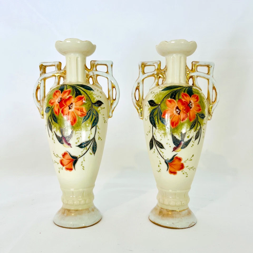Jarrones de porcelana vintage - pintados a mano florales y pájaros - asas doradas Foto 1 de 4