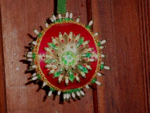 Samtband Stecknadel Weihnachtsschmuck grün/rot Vintage MCM 60er Handarbeit - Bild 1 von 4
