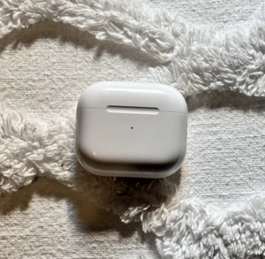 Apple AirPods 3rd Gen with Charging Case Great Sound 100% Working Tested -Used - Photo 1 sur 6