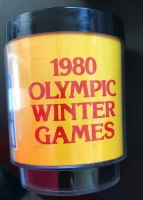 Taza de café de plástico duro milagro sobre hielo Olimpiadas en Lake Placid, 1980 Foto 1 de 2
