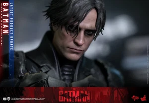 Hot Toys The Batman Figure + Bat Signal Exclusive Set MMS641 Sealed Shipper UK - Picture 1 of 24