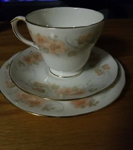 Bhs Serenity Teetasse und Blumen Petunien Untertasse - Ersatzset - Bild 1 von 12