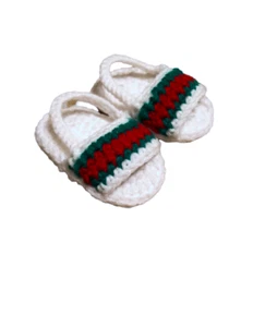 Weiße Baby Sandalen Stirnband Pantoletten gehäkelt Handarbeit Junge Mädchen rot grün gestreift - Bild 1 von 2