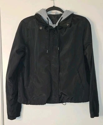 Chaqueta cortavientos negra con capucha No Boundaries para mujer talla mediana (7-9) Foto 1 de 4