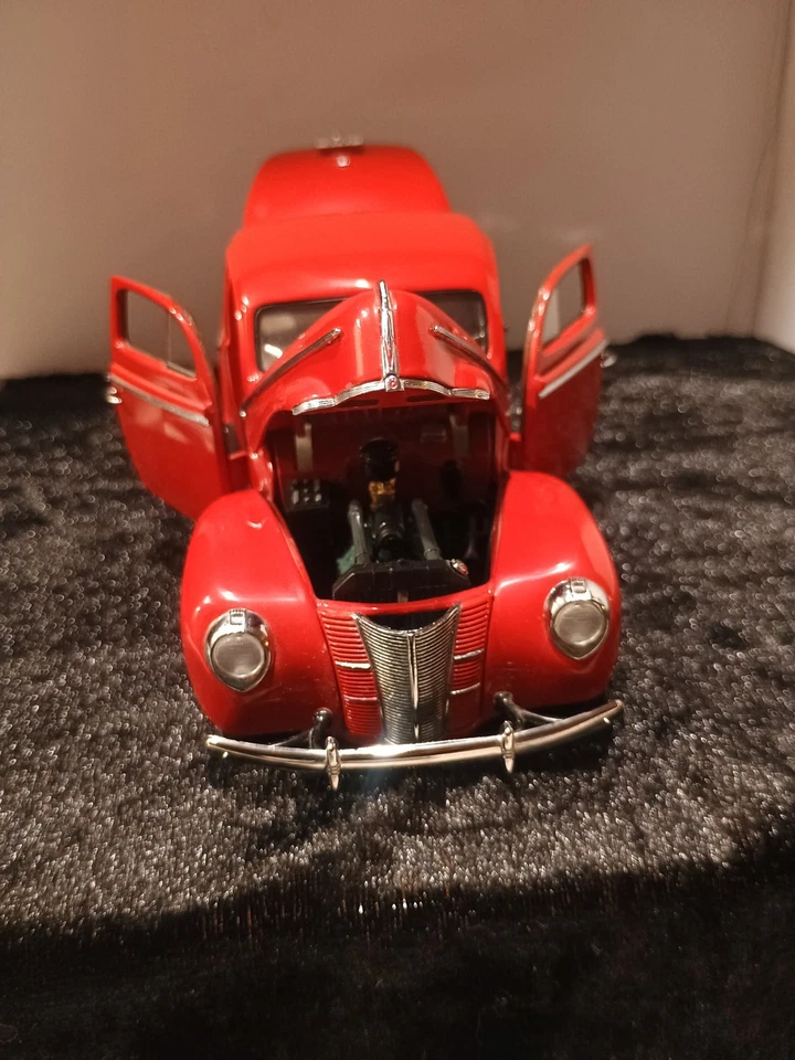 Ford Deluxe 1940 cupé, rojo, coche fundido a presión Danbury como nuevo, 1:24, excelente estado, sin Foto 1 de 4