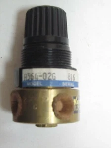 Parker Watts Pneumatic Regulator  Model R364-02G Brass Body - Picture 1 of 4