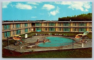 Newark Delaware Holiday Inn Inc Motel Hotel Swimming Pool Postcard - Picture 1 of 2