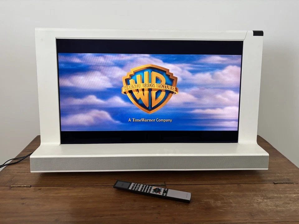 White Bang & Olufsen B&O BeoVision 8 - 32 LCD TV & Remote Control - Type: 9550 - Image 1 of 4