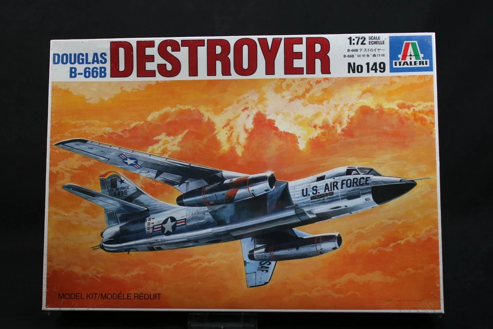 ITALERI 149 Douglas B-66B DESTROYER scala 1/72 - Immagine 1 di 1