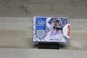 Autógrafos materiales de Grandes Ligas Topps Serie 2 2022 Joey Gallo #MLMA-JG/50 - Imagen 1 de 2