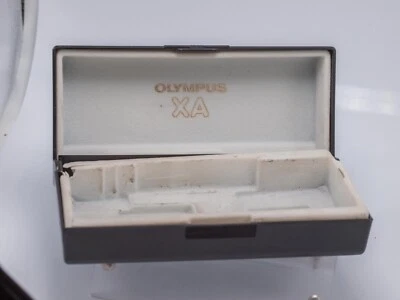 Estuche de presentación de plástico duro original Olympus XA **Leer** Foto 1 de 4