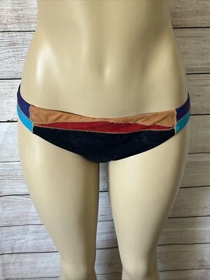 Parte inferior de biquíni preta Nanette Lepore não vem com tamanho - Imagem 1 de 4