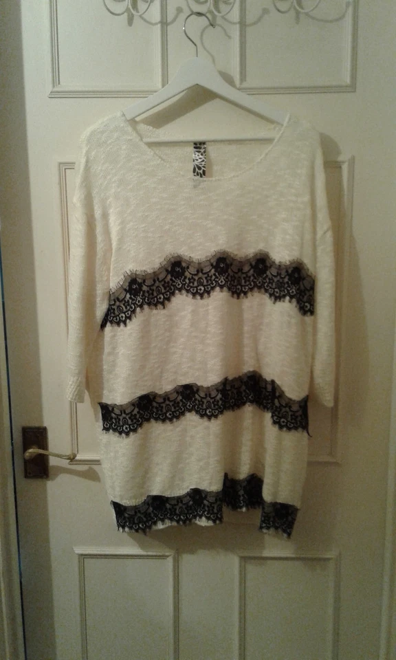 LADIES YOURS IVORY 3/4 SLEEVE JUMPER WITH BLACK LACE DETAIL SIZE 20 - Image 1 of 1