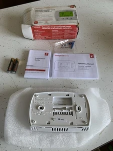 Honeywell Home TH5320R Wireless Focus Pro 5000 Thermostat - Picture 1 of 6
