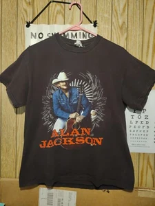 T-shirt da uomo grafica collo Alan Jackson 2010 Freight Train Tour Crew taglia media - Foto 1 di 19