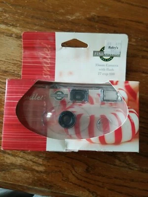 Fine Living 35mm Disposable Camera w/ Flash 27 Exposures 800 Expired 4/07 NOS - Image 1 of 4