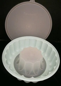 TUPPERWARE BLUE AQUA MOLD DESSERT ICE RING JELL-O APPROXIMATELY 6 CUPS 3 PIECE - Picture 1 of 4