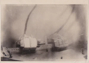 Foto de prensa de 1932 dispositivo de agarre submarino trabajando en un barco modelo hundido - Imagen 1 de 2